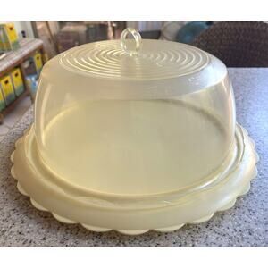 Vintage 1950s Blisscraft of Hollywood Soft Yellow Large Cake Protector Holder